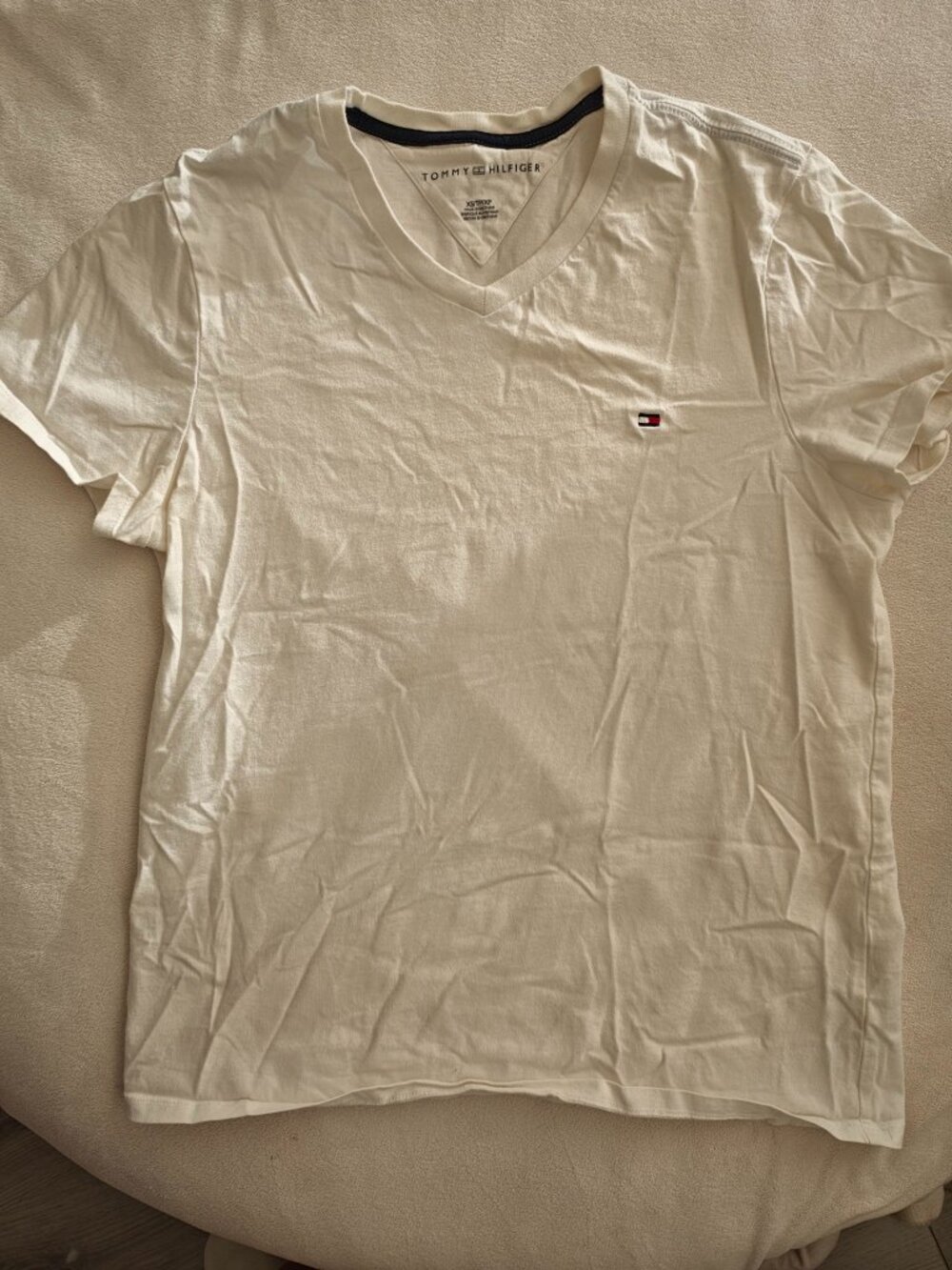 Tommy Hilfiger Women's White V-Neck T-Shirt Flag Logo | Size XS